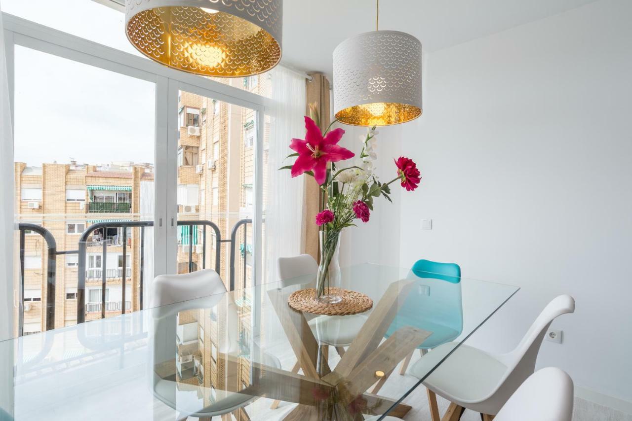 Stunning Spacious City Apartment With Free Parking Málaga Exterior foto